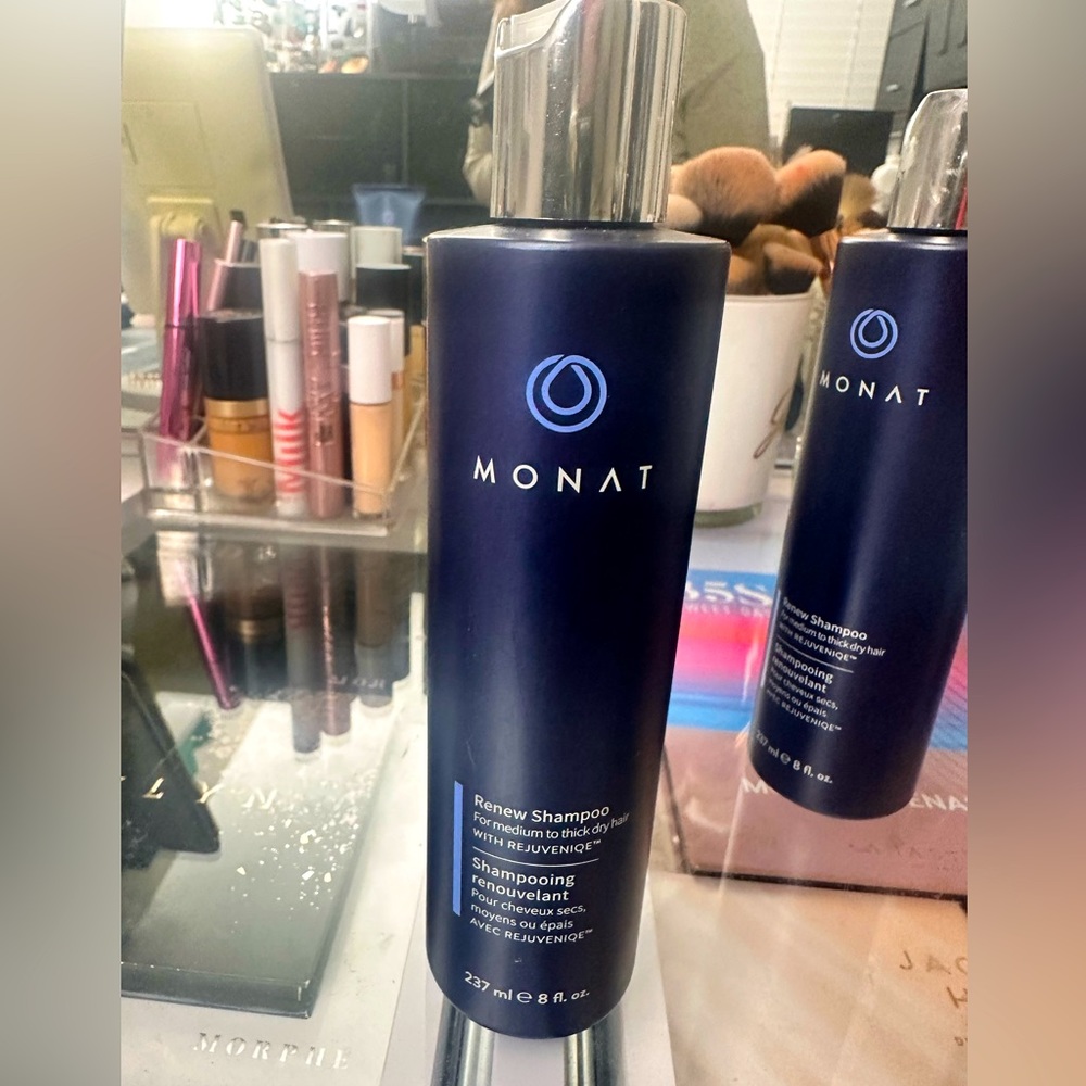 - Monat Renew Shampoo BRAND NEW SEALED